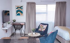 Omi'S Wholesome Apartment